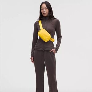 Lululemon Everywhere Belt Bag 1L- Lemon Lush/Silver